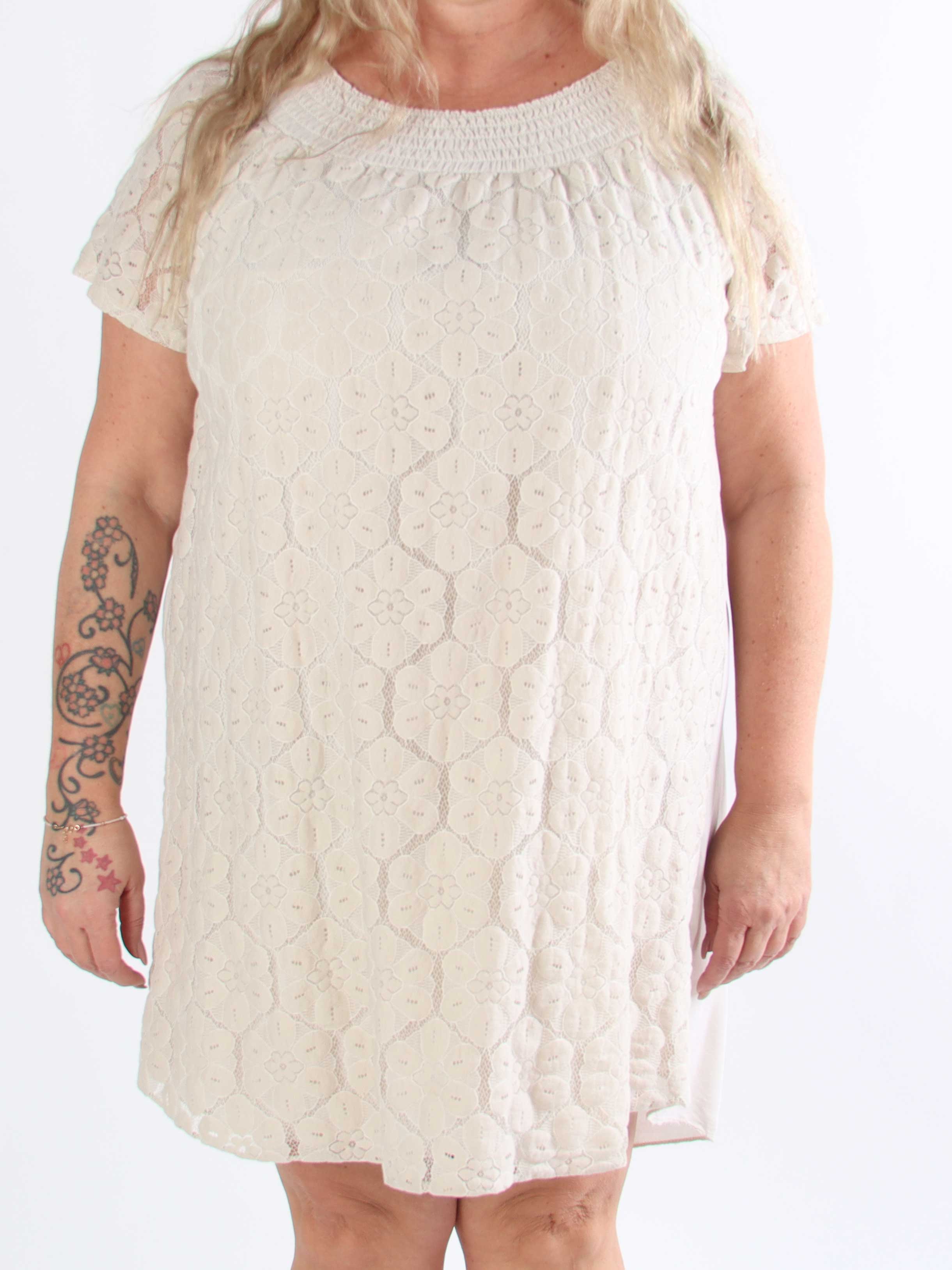 Fjola - Plus size tunikakjole i bomuld med blonder foran